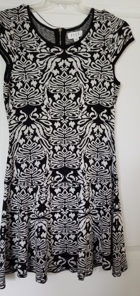 Elle black & white sweater dress